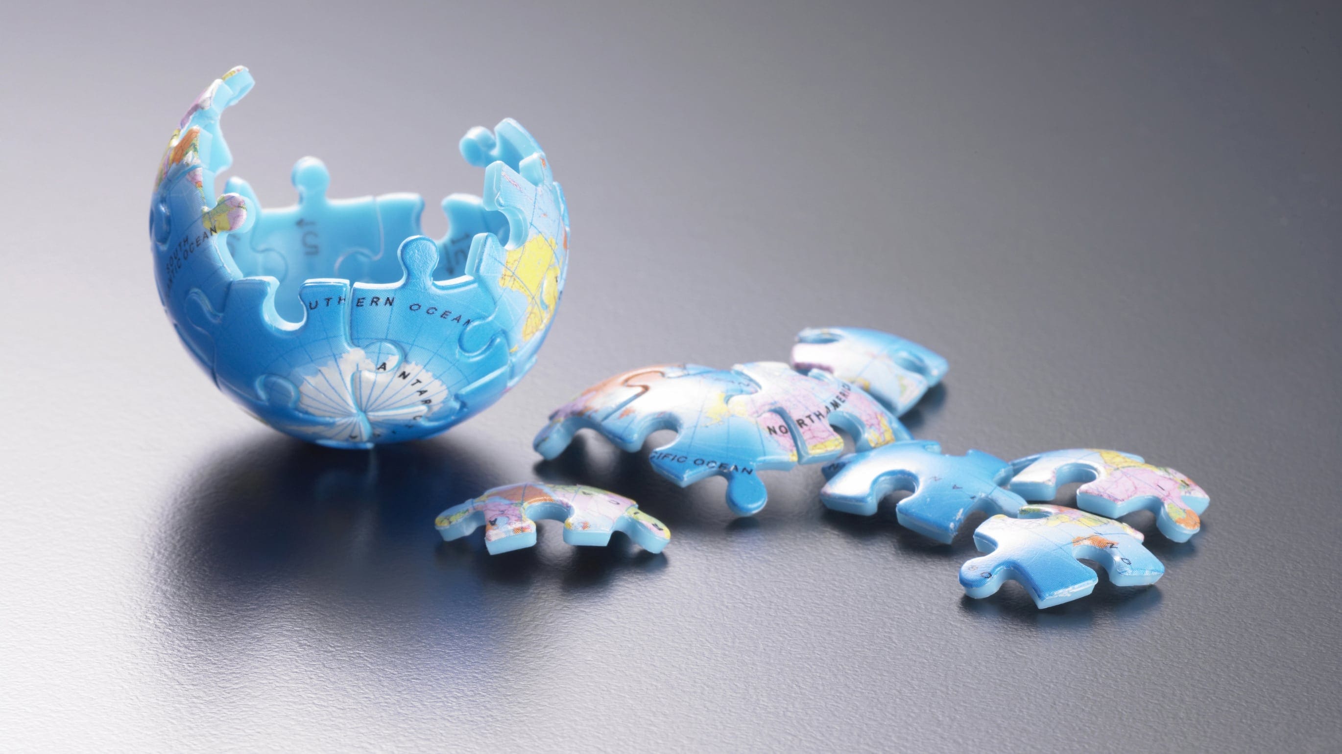What causes international students to feel satisfied?