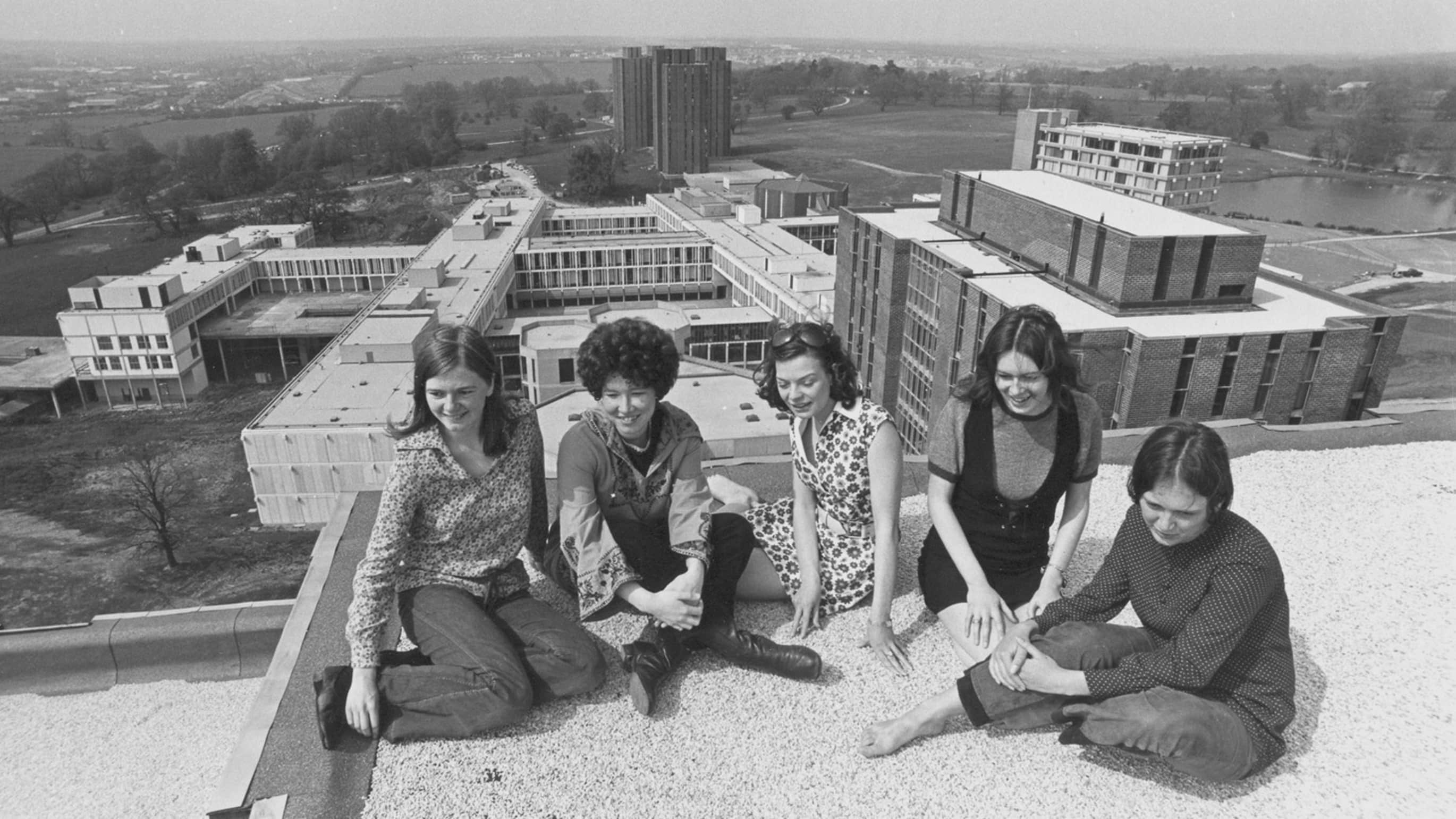 1970-students-on-tower-gallery