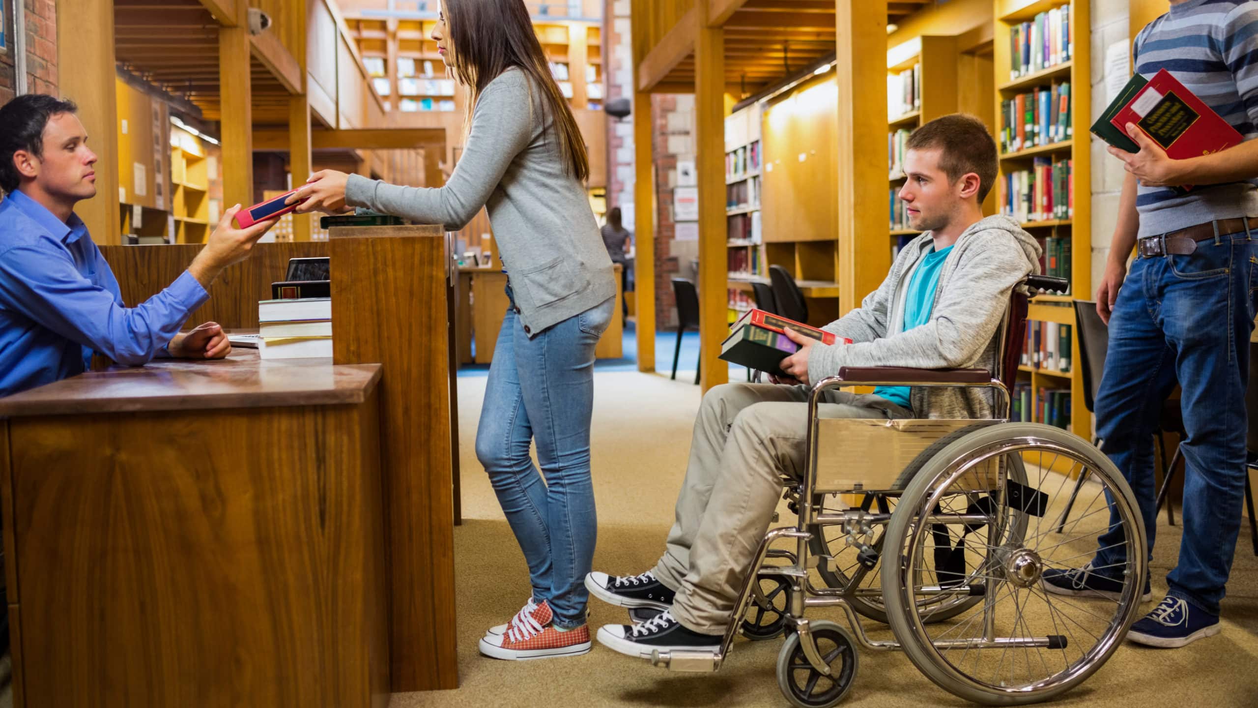 Курсы для обучения бесплатные для инвалидов. Инвалиды в гостинице. Люди с ограниченными возможностями в отеле. Студенты с инвалидностью. Инвалид в отеле.