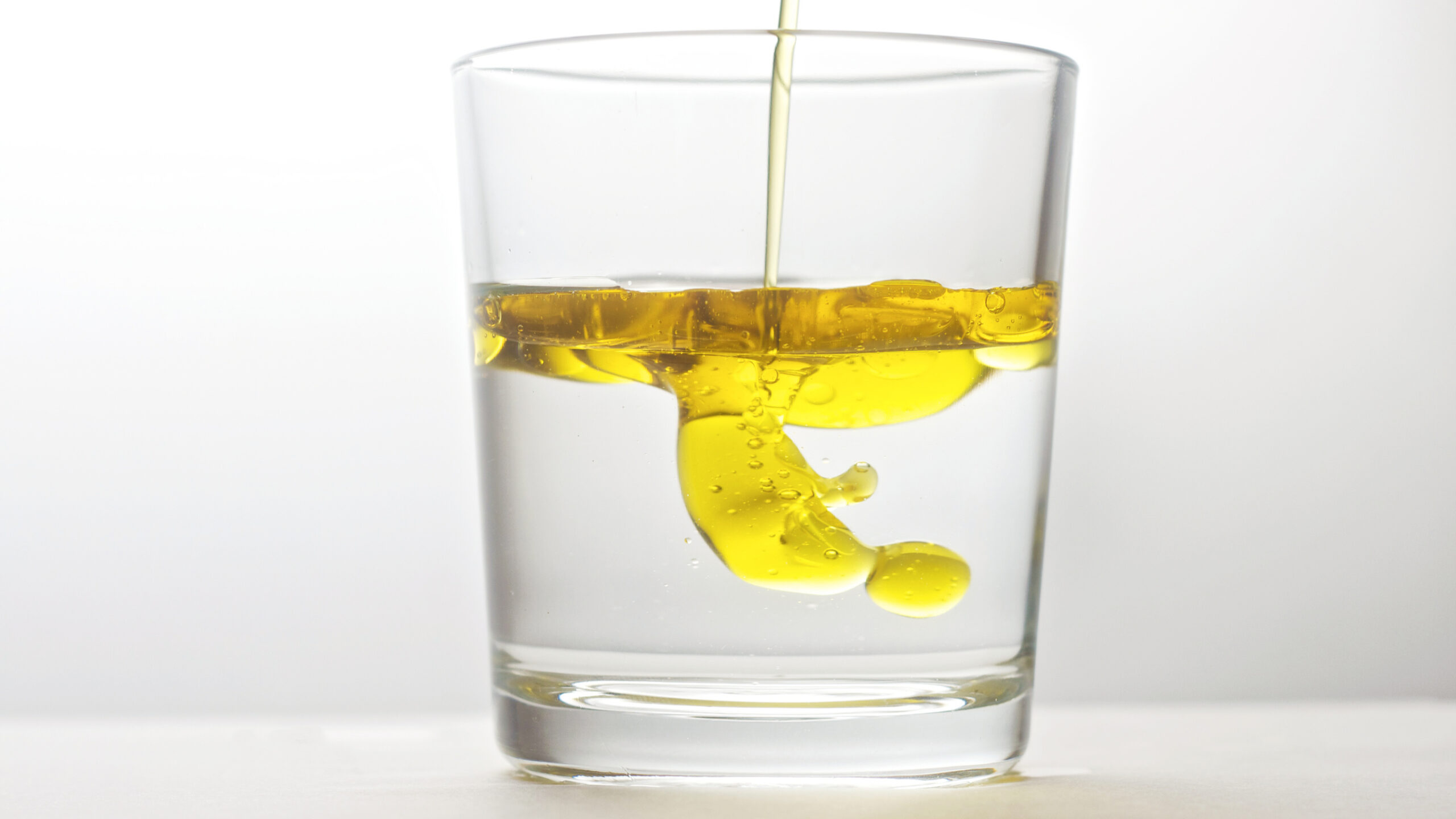 Oil Water Flow Зображення - огляд 116,891 Стокові фото, векторні зображення й ві