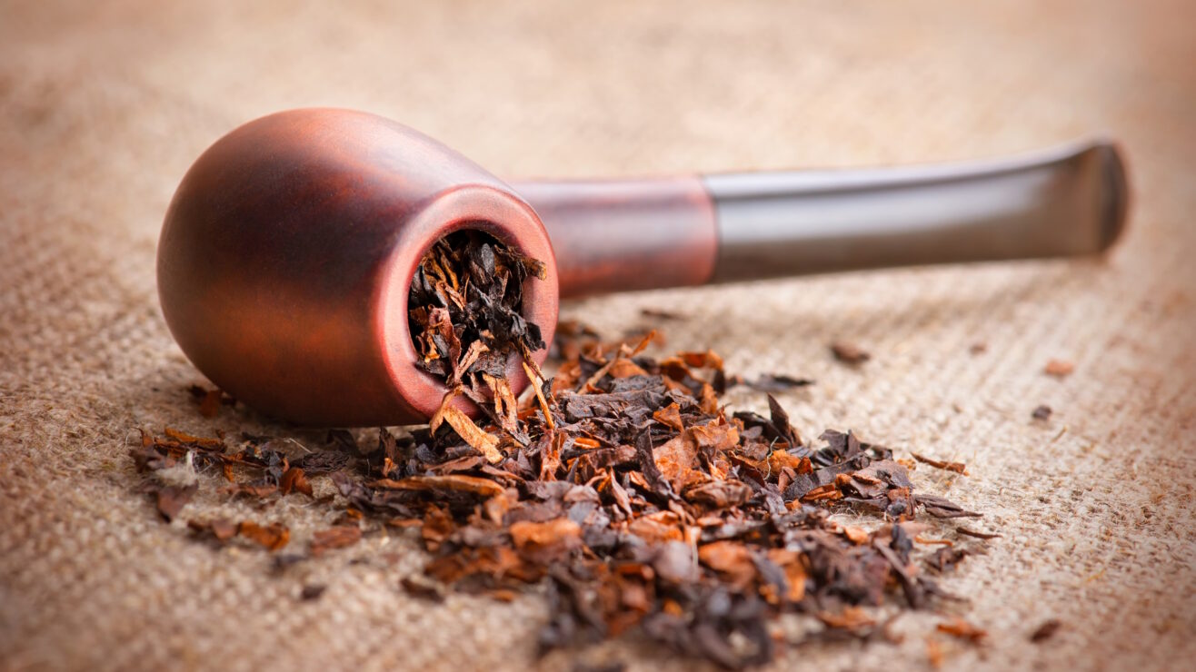 Smoking,Pipe,And,Tobacco,On,Linen,Canvas,Background