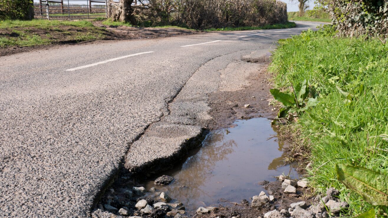 Wonkhe-pothole-road