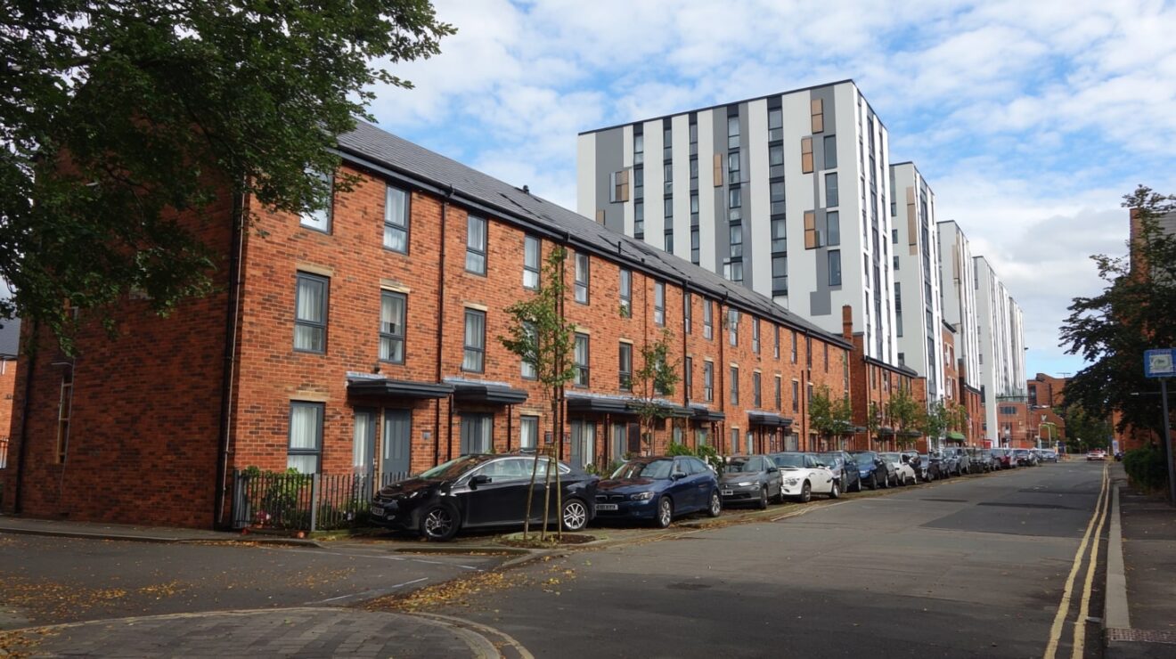 u3147793381_terraced_houses_next_to_modern_university_halls_o_aa1afe37-8e9d-42cf-bbaf-69913039c01f_2