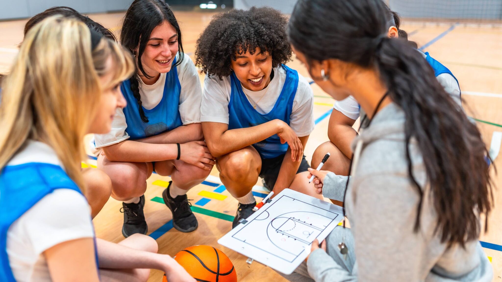 Ilustración sobre deporte escolar y pertenencia al grupo